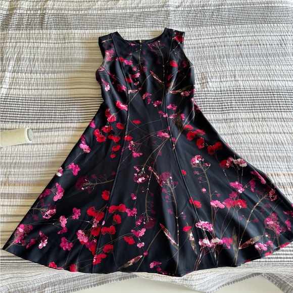 Tommy Hilfigure Floral Motif Paint Splatter Black Casual Fit and Flare Dress - Picture 7 of 9